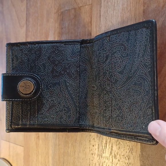 Genuine Leather Vintage Liz Claiborne Wallet. - Picture 5 of 8